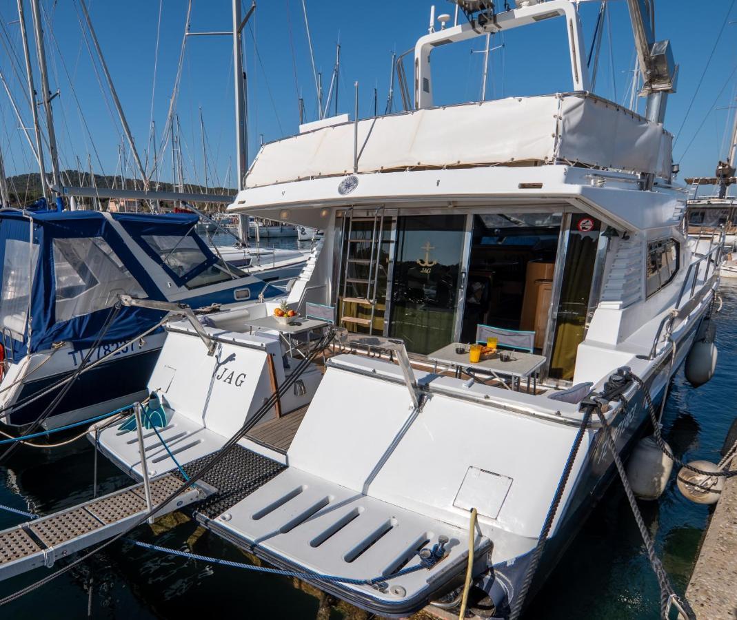 Hebergements Bateaux A Quai Porquerolles Ngoại thất bức ảnh