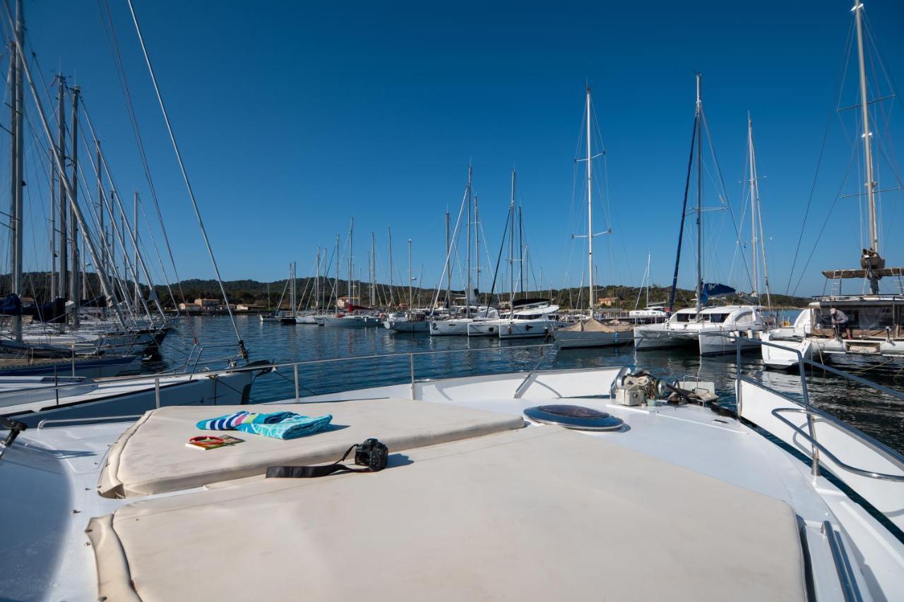 Hebergements Bateaux A Quai Porquerolles Ngoại thất bức ảnh