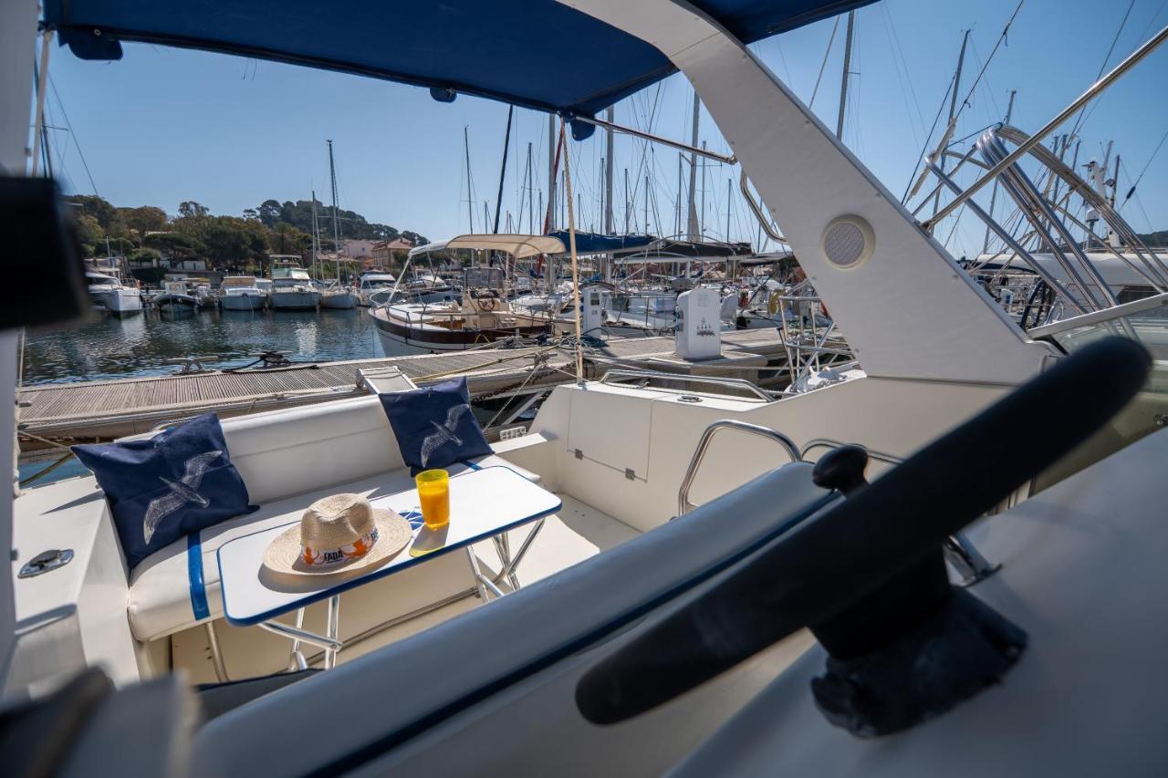 Hebergements Bateaux A Quai Porquerolles Ngoại thất bức ảnh