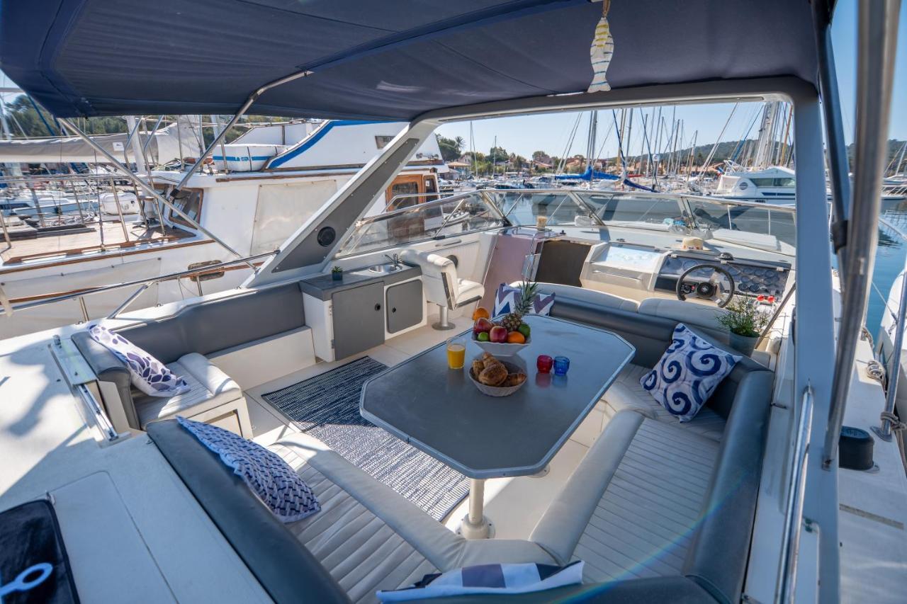 Hebergements Bateaux A Quai Porquerolles Ngoại thất bức ảnh