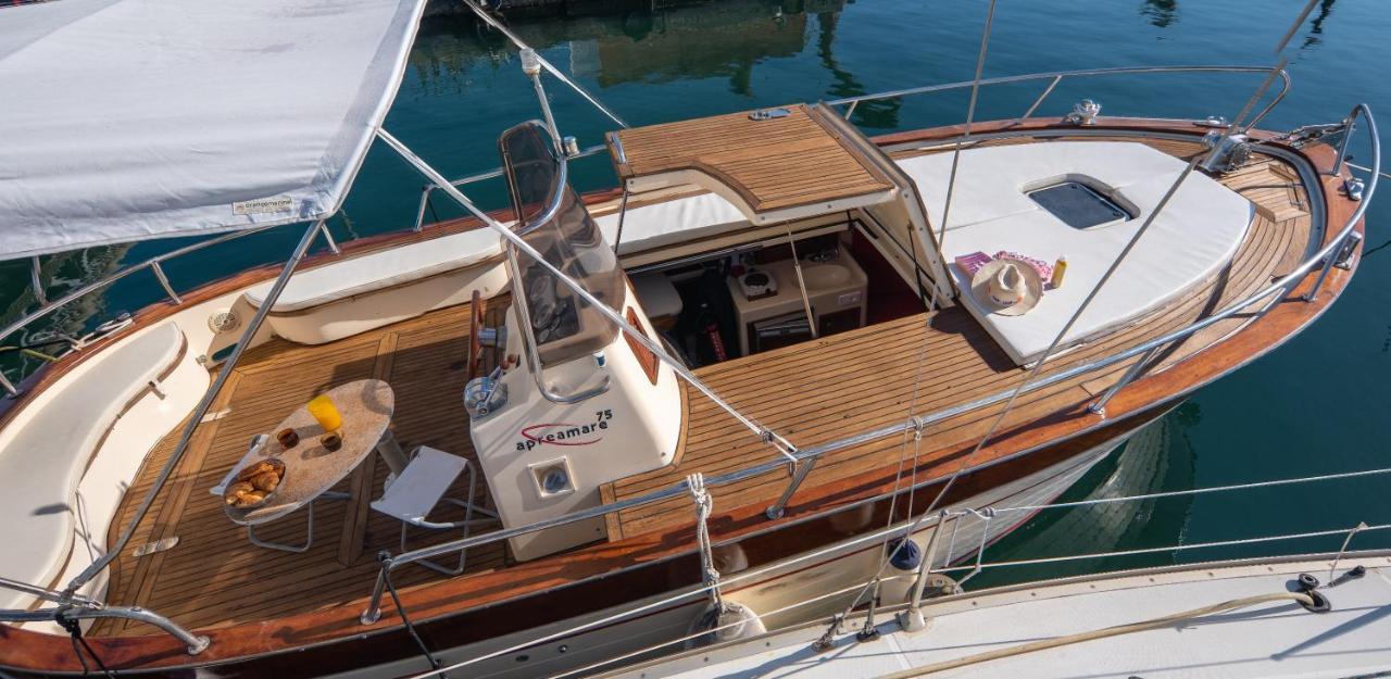 Hebergements Bateaux A Quai Porquerolles Ngoại thất bức ảnh